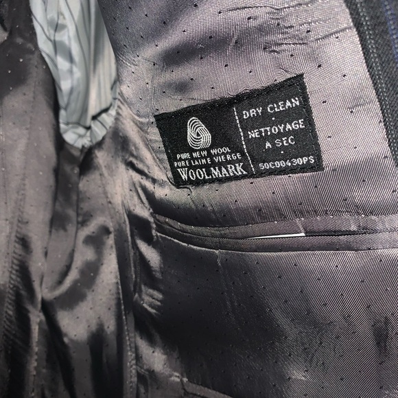 Calvin Klein men’s gray pinstriped suit, blazer, and pants 100% Wool 40R - Picture 13 of 15